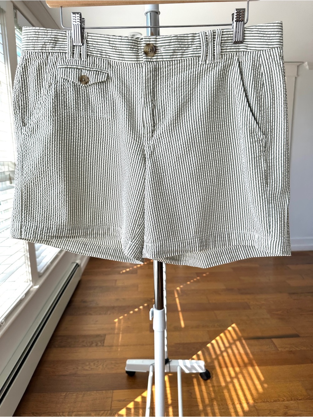 Banana Republic Striped Seersucker Shorts, Mid-rise, 💯 Cotton, Petite Size